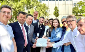 Foto: Privatni album / Postavljanje kamena temeljca za "Cvijet Srebrenice"