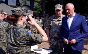 Foto: Ministarstvo odbrane BiH / Helez s pripadnicima Oružanih snaga BiH