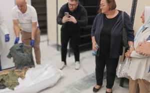 Foto: Institut za nestale BiH / Predmeti iz masovnih grobnica predati MC Srebrenica