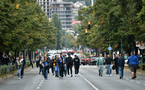 Foto: A. K. / Radiosarajevo.ba / Rijele navijača FK Željezničar idu prema stadionu