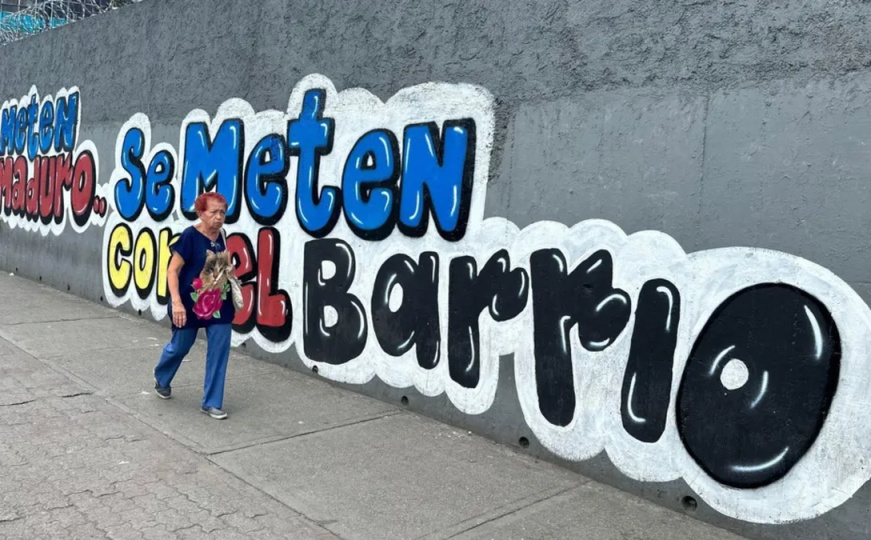 Grafit sa natpisom: Ko se petlja sa Madurom, petlja se sa našim gradom