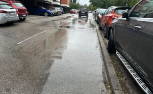 Foto: Čitatelj/Radiosarajevo.ba / Rupa na cesti na Ciglanama