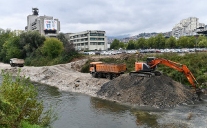 Foto: A. K. / Radiosarajevo.ba / Čišćenje korita Miljacke u Općini Novi Grad