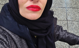 Foto: Facebook / Sarajka očistila grafite ispred sinagoge