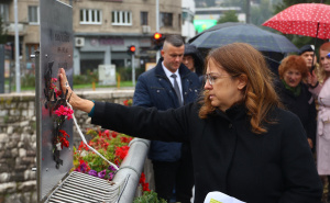 Foto: Dž. K. / Radiosarajevo.ba / Polaganje cvijeća