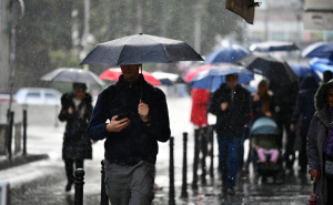 Foto: A.K./Radiosarajevo.ba / Kiša iznenadila Sarajlije i turiste