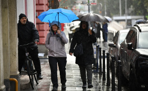 Foto: A.K./Radiosarajevo.ba / Kiša iznenadila Sarajlije i turiste