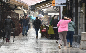 Foto: A.K./Radiosarajevo.ba / Kiša iznenadila Sarajlije i turiste