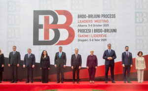 Foto: Kabinet Željka Komšića / Željko Komšić na sastanku u Draču