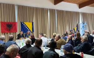 Foto: Kabinet Denisa Bećirovića / Bošnjačka zajednica u Albaniji dočekala Bećirovića