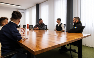 Foto: Pomozi.ba / Ismail Zulfić i Ismail Barlov postali prvi ambasadori humanosti