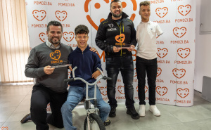 Foto: Pomozi.ba / Ismail Zulfić i Ismail Barlov postali prvi ambasadori humanosti