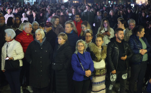 Foto: Dž. K. / Radiosarajevo.ba / Raja ispred Doma mladih u čast Halida Bešlića