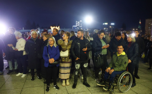 Foto: Dž. K. / Radiosarajevo.ba / Raja ispred Doma mladih u čast Halida Bešlića