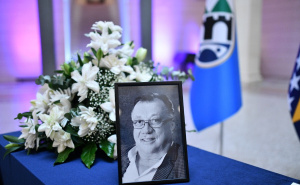 Foto: A. K. / Radiosarajevo.ba / Knjiga žalosti povodom smrti Halida Bešlića