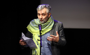 Foto: Dž.K. / Radiosarajevo.ba / Zijahu Sokoloviću uručen Zlatni lovorov vijenac za doprinos umjetnosti teatra Festivala MESS