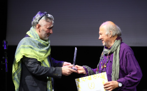 Foto: Dž.K. / Radiosarajevo.ba / Zijahu Sokoloviću uručen Zlatni lovorov vijenac za doprinos umjetnosti teatra Festivala MESS