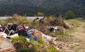 Foto: Ustupljena fotografija / Divlje deponije na lokaciji Badanj