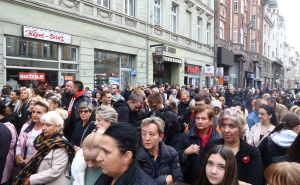 Foto: Dž. K. / Radiosarajevo.ba / Građani se već okupljaju ispred Vječne vatre u čast Halida