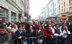 Foto: Dž. K. / Radiosarajevo.ba / Građani se već okupljaju ispred Vječne vatre u čast Halida