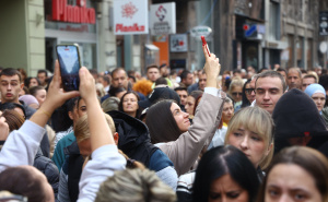 Foto: Dž. K. / Radiosarajevo.ba / Građani se okupili ispred Vječne vatre u čast Halida Bešlića