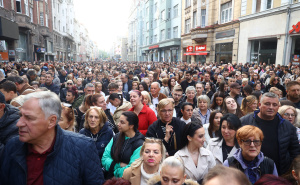 Foto: Dž. K. / Radiosarajevo.ba / Građani se okupili ispred Vječne vatre u čast Halida Bešlića