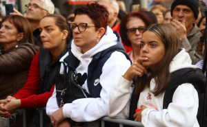 Foto: Dž. K. / Radiosarajevo.ba / Brojni građani ispred Vječne vatre