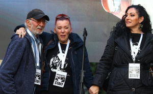 Foto: Dž. K. / Radiosarajevo.ba / Brojni građani ispred Vječne vatre