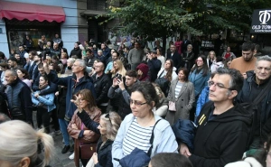 Foto: Milan Ilić / RIngier / Veliki broj ljudi pjeva Halida Bešlića u Skadarliji