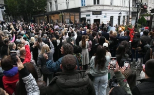 Foto: Milan Ilić / RIngier / Veliki broj ljudi pjeva Halida Bešlića u Skadarliji