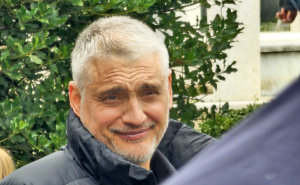 Foto: Radiosarajevo / Gužva na gradskom groblju Bare uoči ukopa Halida Bešlića