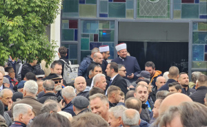 Foto: Radiosarajevo / Gužva na gradskom groblju Bare uoči ukopa Halida Bešlića