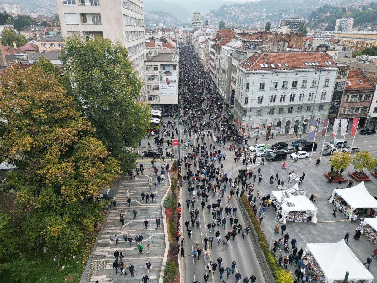 Tužna povorka za Halida Bešlića