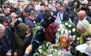 Foto: Dž. K. / Radiosarajevo.ba / Položeno cvijeće na mezar Halida Bešlića