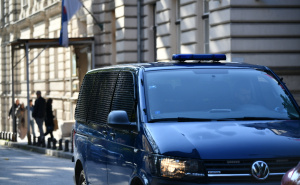 Foto: A. K. / Radiosarajevo.ba / Policija pretresa prostorije Vlade KS