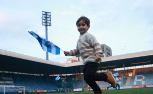 Foto: FK Željezničar / Palestinska djeca na stadionu Plavih