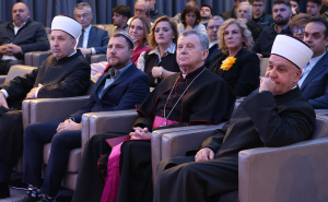 Fena    / Međunarodni skup "Poziv na mir, kraj ratova i poštivanje međunarodnog prava"