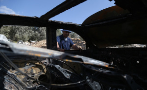 Foto: AA / Nelegalni izraelski doseljenici zapalili palestinska vozila u blizini Betlehema