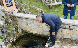 Foto: Ustupljena fotografija / Dizdar i Magoda posjetili rodno mjesto Halida Bešlića