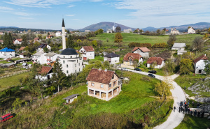Foto: Ustupljena fotografija / Dizdar i Magoda posjetili rodno mjesto Halida Bešlića