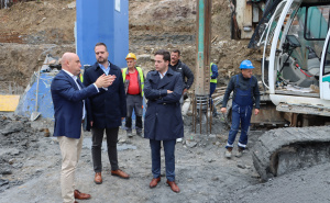 Foto: Vlada KS / Uk, Kalamujić i Barlov obišli gradilište južne tribine stadiona Grbavica