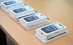 Foto: N.G / Radiosarajevo.ba / Dodjela telefona u Udruženju slijepih KS