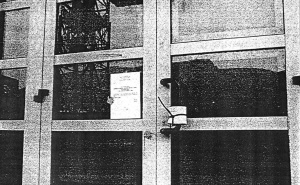 Radiosarajevo.ba / Zapečaćeni objekat nelegalnog Hrvatskog narodnog kazališta 2002. godine