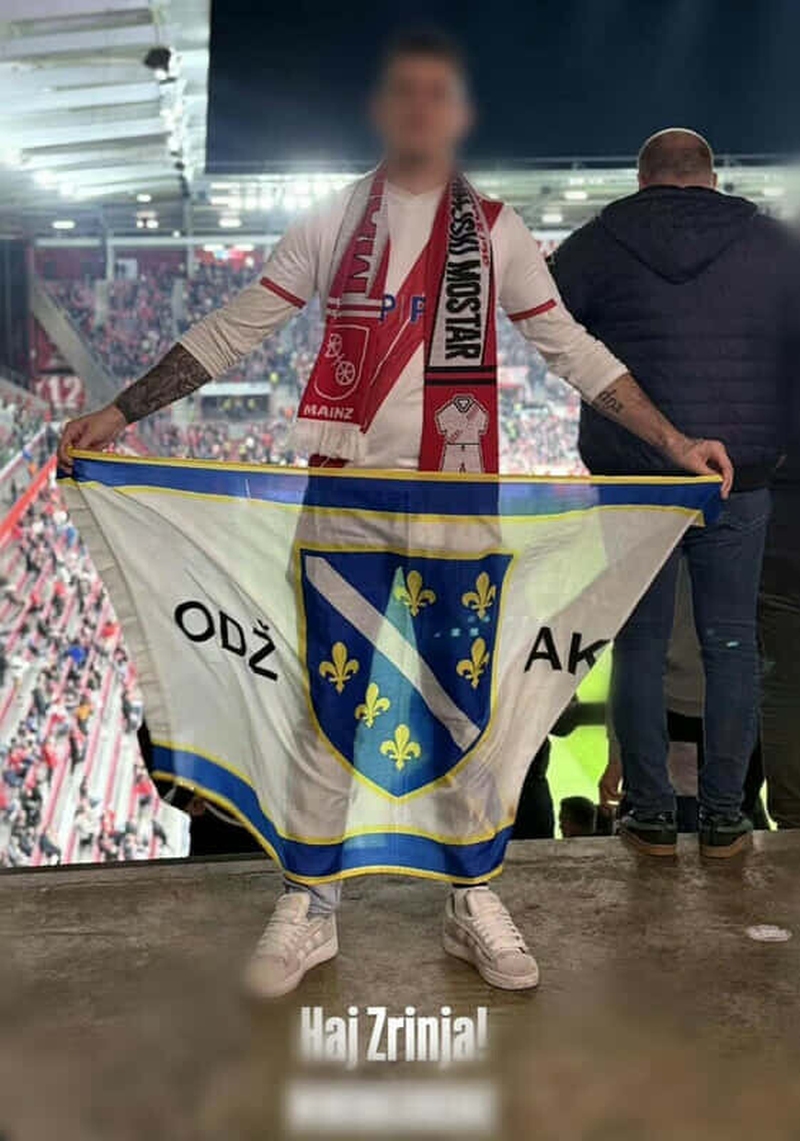 Navijač Zrinjskog sa zastavom RBiH