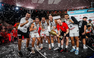 Foto: FIBA / Edin Bavčić s 3x3 reprezentacijom Austrije na krovu Europe