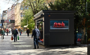 Foto: N. G. / Radiosarajevo.ba / Sklonjene gajbe oko kiosa u Ferhadiji