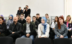 Foto: A. K. / Radiosarajevo.ba / Gradonačelnik uručio nagrade pobjednicima radionice digitalne fotografije