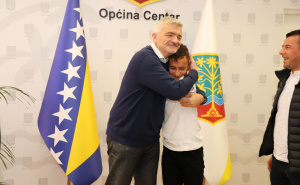 Foto: Općina Centar Sarajevo / Ismailu Zulfiću uručeni ključevi stana u Sarajevu