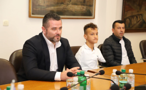 Foto: Općina Centar Sarajevo / Ismailu Zulfiću uručeni ključevi stana u Sarajevu