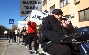 Foto: Dž. K. / Radiosarajevo.ba / Protesti u Tuzli ispred MUP-a TK